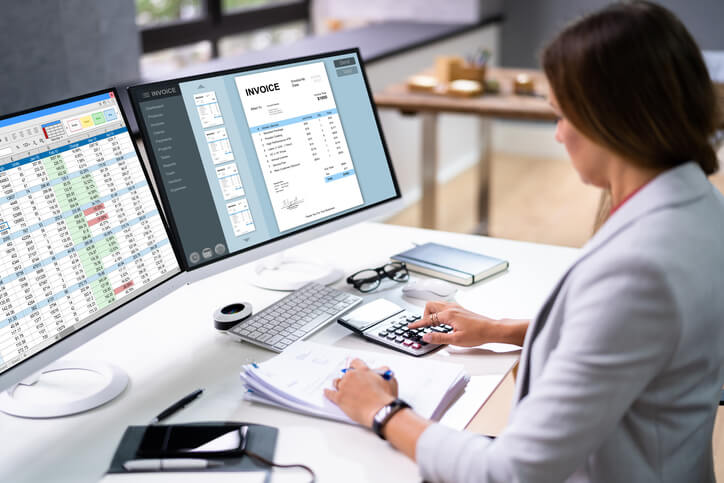A bookkeeper using QuickBooks software to track business expenses